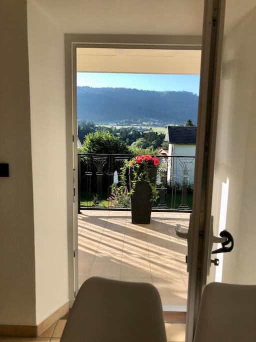 Apartment Bodenseenaehe Und Pfaenderblick